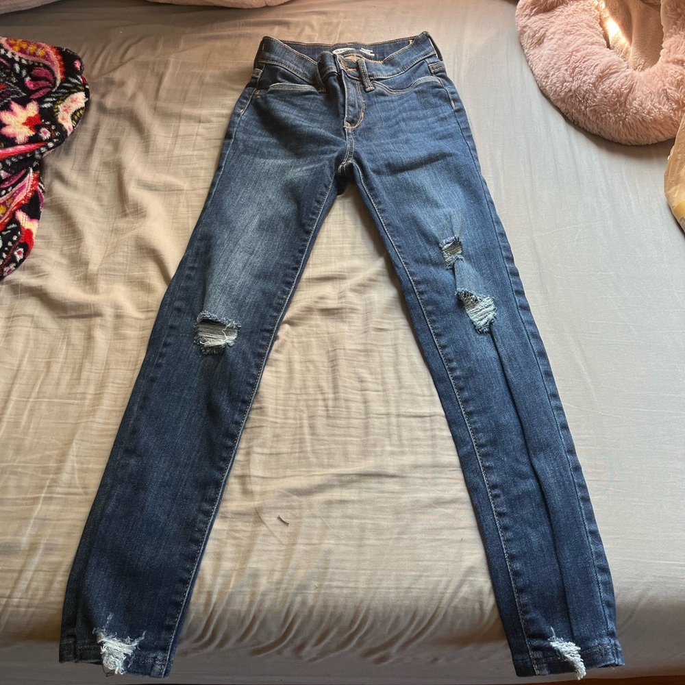 Old Navy Kids Jeans! Dark wash, miniature holes, skinny jeans!